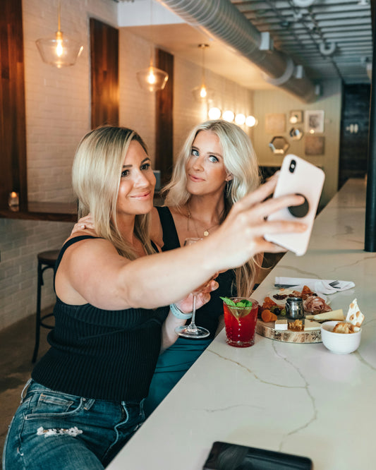 How to Take the Best Selfie on Holidays: Tips for Picture-Perfect Memories